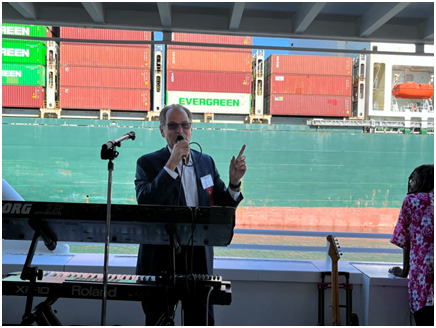 Photo2: Los Angeles Port Officer Mr. Eric Caris as a speaker of the tour